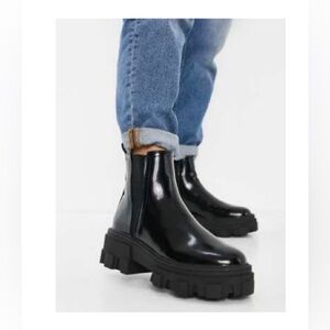 Women’s chunky Chelsea boots size 8 EUC